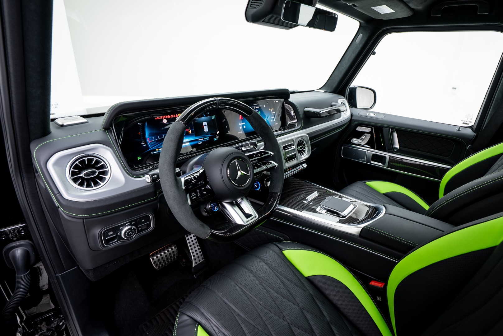 2025 MERCEDES BENZ G63 AMG | EXTENDED NIGHT PACKAGE | MANUFAKTUR NAPPA LEATHER DIAMOND QUILT | REAR
